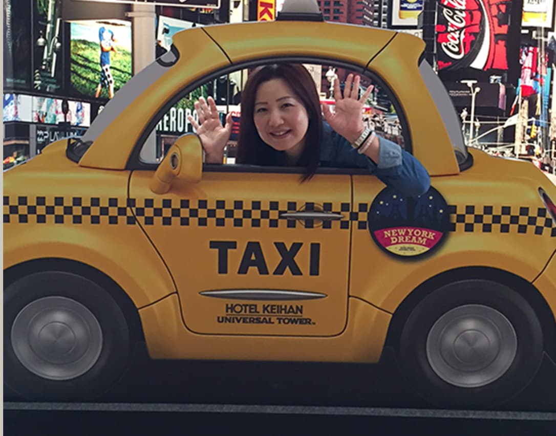 ホテル京阪ユニバーサルタワー様ウィンドウ装飾・立体オブジェ