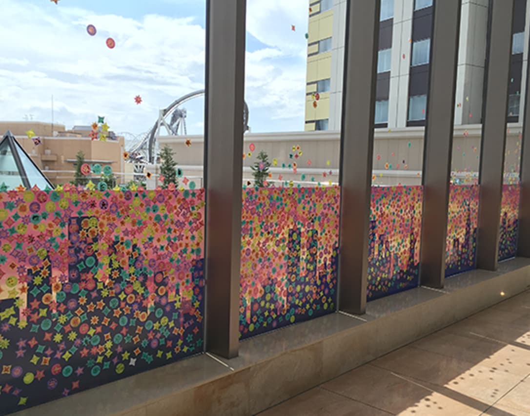 ホテル京阪ユニバーサルタワー様ウィンドウ装飾・立体オブジェ